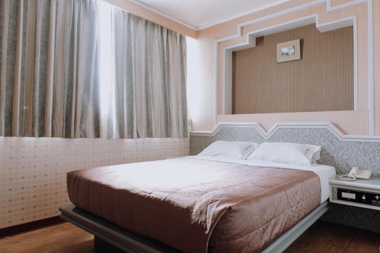 Tong Hsin Hotel Pingtung Buitenkant foto