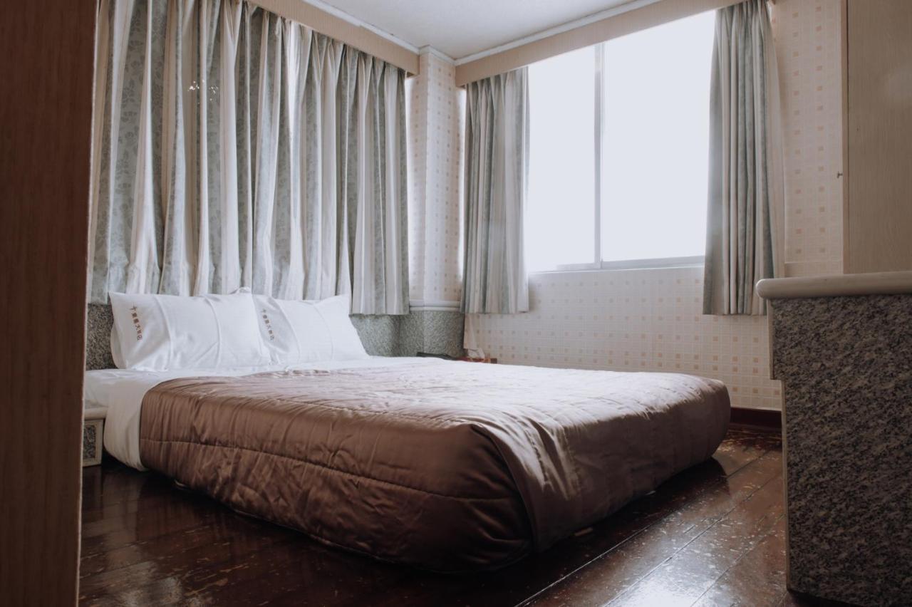 Tong Hsin Hotel Pingtung Buitenkant foto