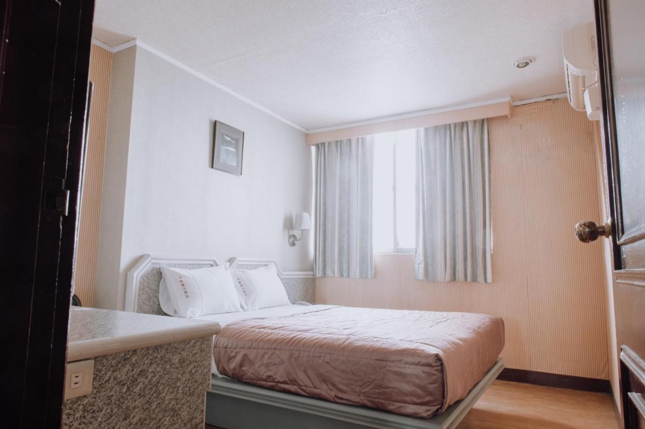 Tong Hsin Hotel Pingtung Buitenkant foto