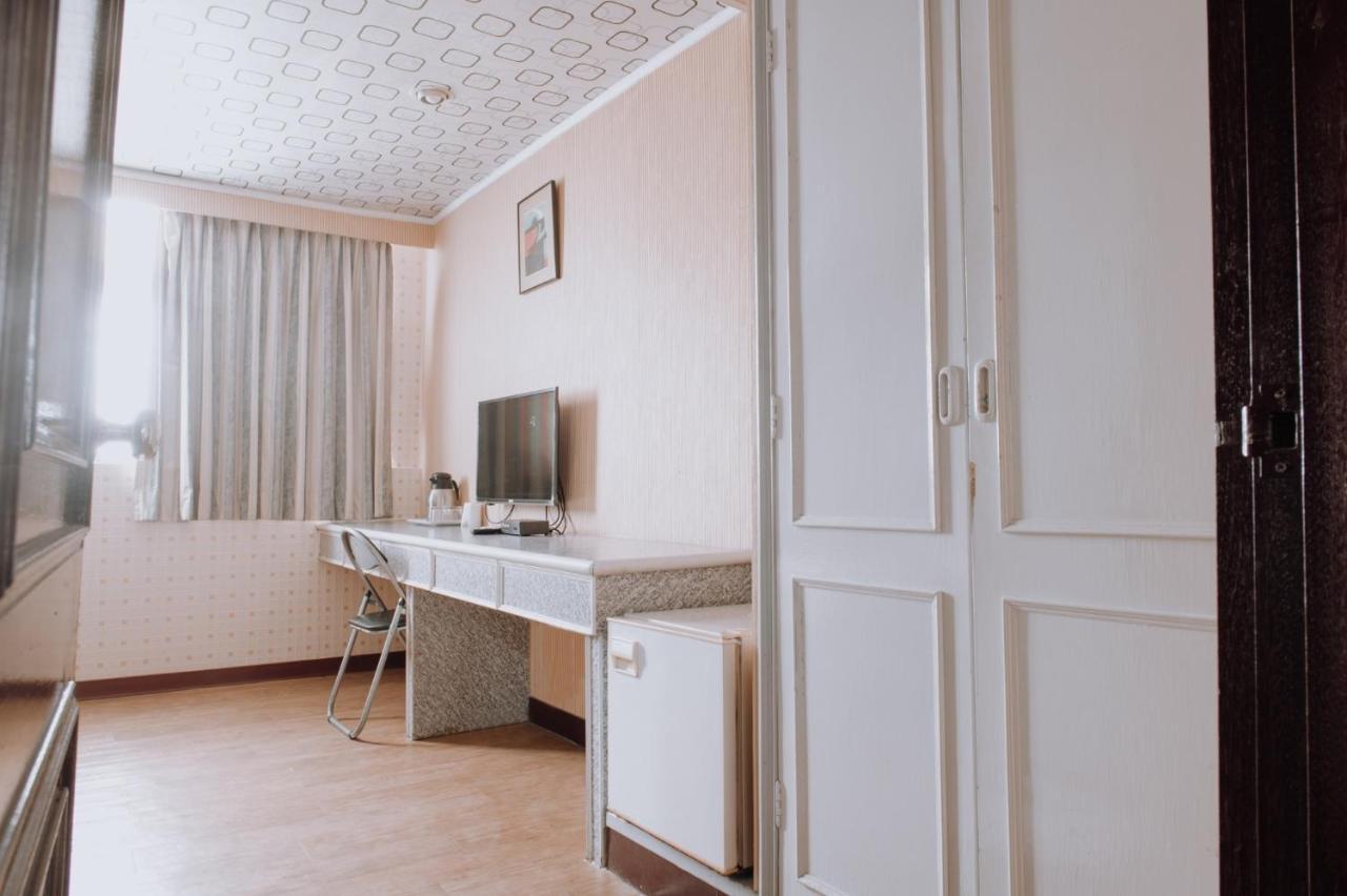 Tong Hsin Hotel Pingtung Buitenkant foto