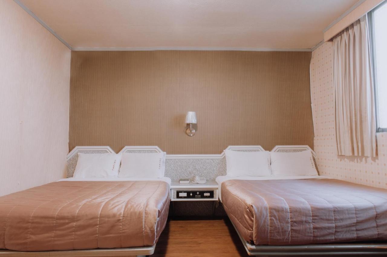 Tong Hsin Hotel Pingtung Buitenkant foto