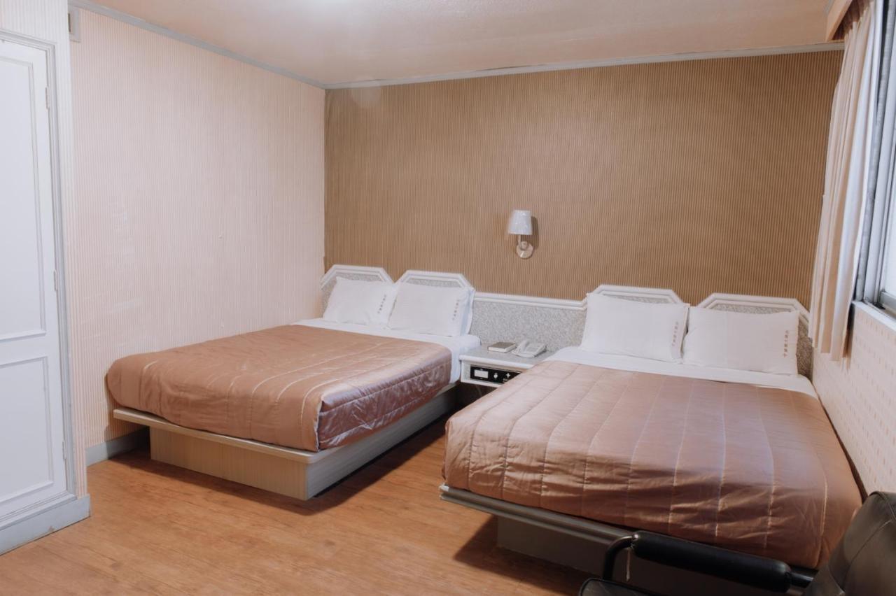 Tong Hsin Hotel Pingtung Buitenkant foto