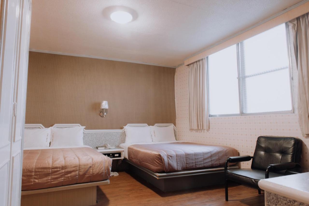 Tong Hsin Hotel Pingtung Buitenkant foto